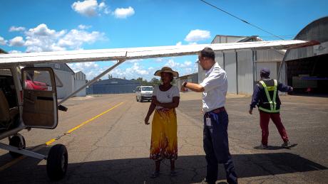 Angelina and Rutger next to the aircraft